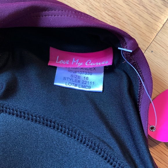 Love my curves Burgundy swimsuit. NWT sz 16 - Picture 6 of 6